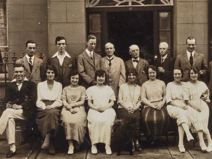 1920 Merton House And Guests